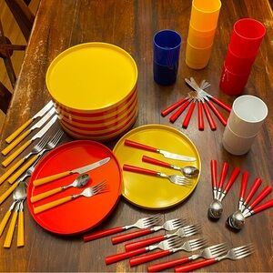 12 Heller Massimo Vignelli Red/Yellow Plates,10 cups+flatware -vintage MCM Retro